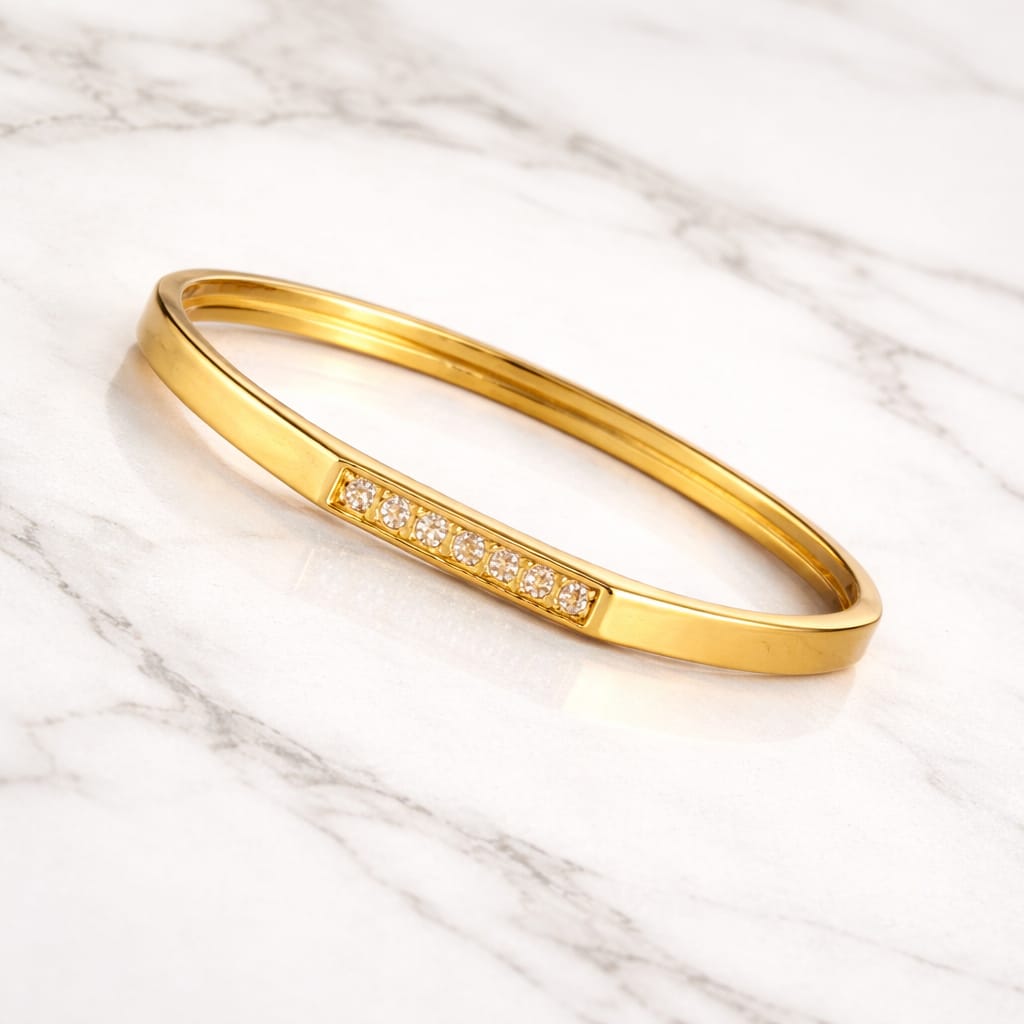 Luma Bar Gold Cuff